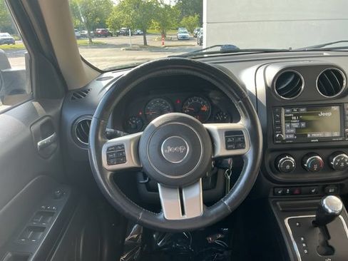 Used 2015 Jeep Patriot High Altitude AWD/4WD image 16