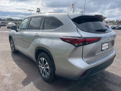 Used 2024 Toyota Highlander XLE image 5