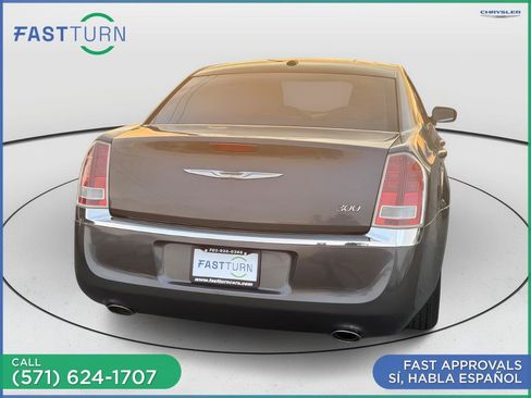Used 2014 Chrysler 300 w/ Driver Convenience Group RWD image 10