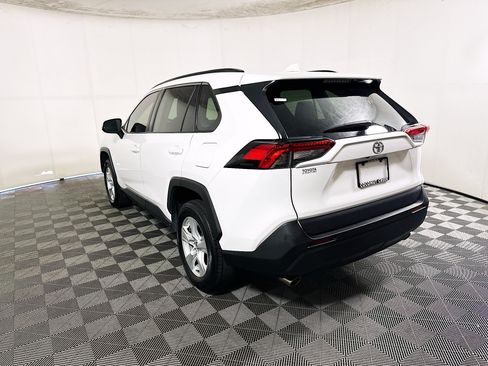 Used 2021 Toyota RAV4 XLE FWD image 5