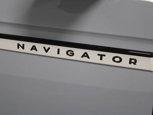 New 2025 Lincoln Navigator Reserve image 11