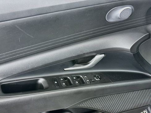 Used 2025 Hyundai Elantra SE FWD image 15