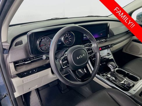Used 2024 Kia Carnival EX FWD image 10