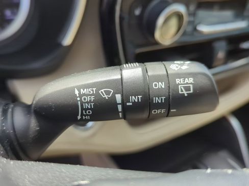 Used 2022 Toyota Highlander XLE image 16