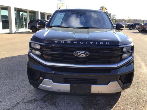 Certified 2025 Ford Expedition Max Platinum image 5