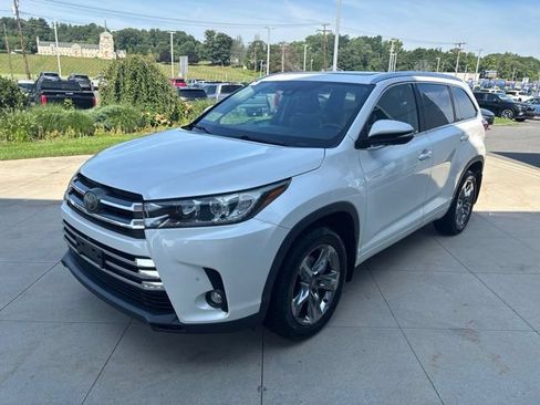 Used 2019 Toyota Highlander Limited Platinum AWD/4WD image 3