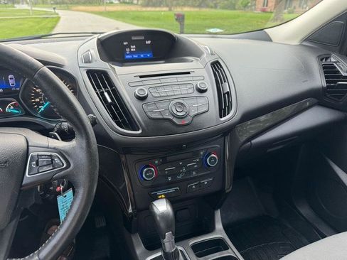 Used 2017 Ford Escape SE w/ SE Sport Appearance Package image 16