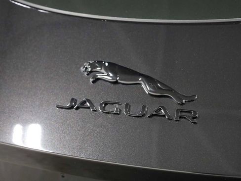 Used 2017 Jaguar F-TYPE R image 8