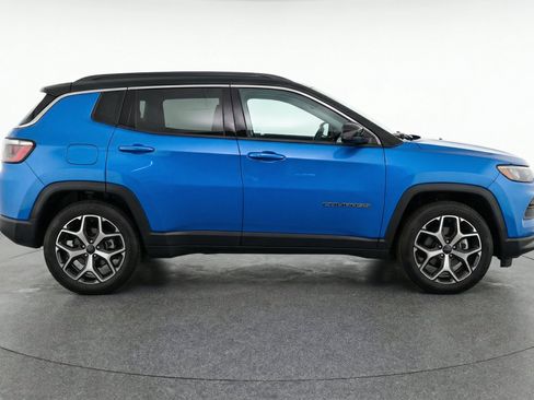 Used 2025 Jeep Compass Limited AWD/4WD image 11