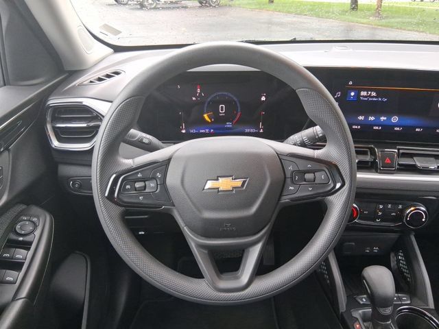 Used 2025 Chevrolet TrailBlazer LT AWD/4WD image 17