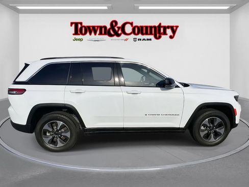 Used 2022 Jeep Grand Cherokee Limited 4xe image 4