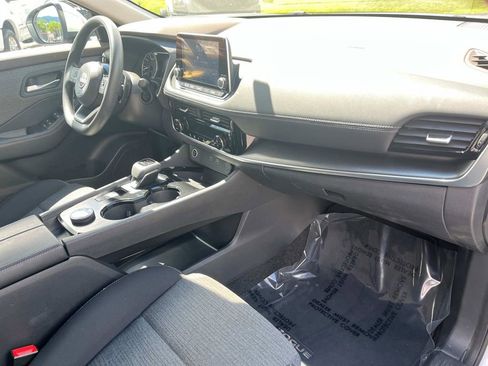 Used 2022 Nissan Rogue SV image 23