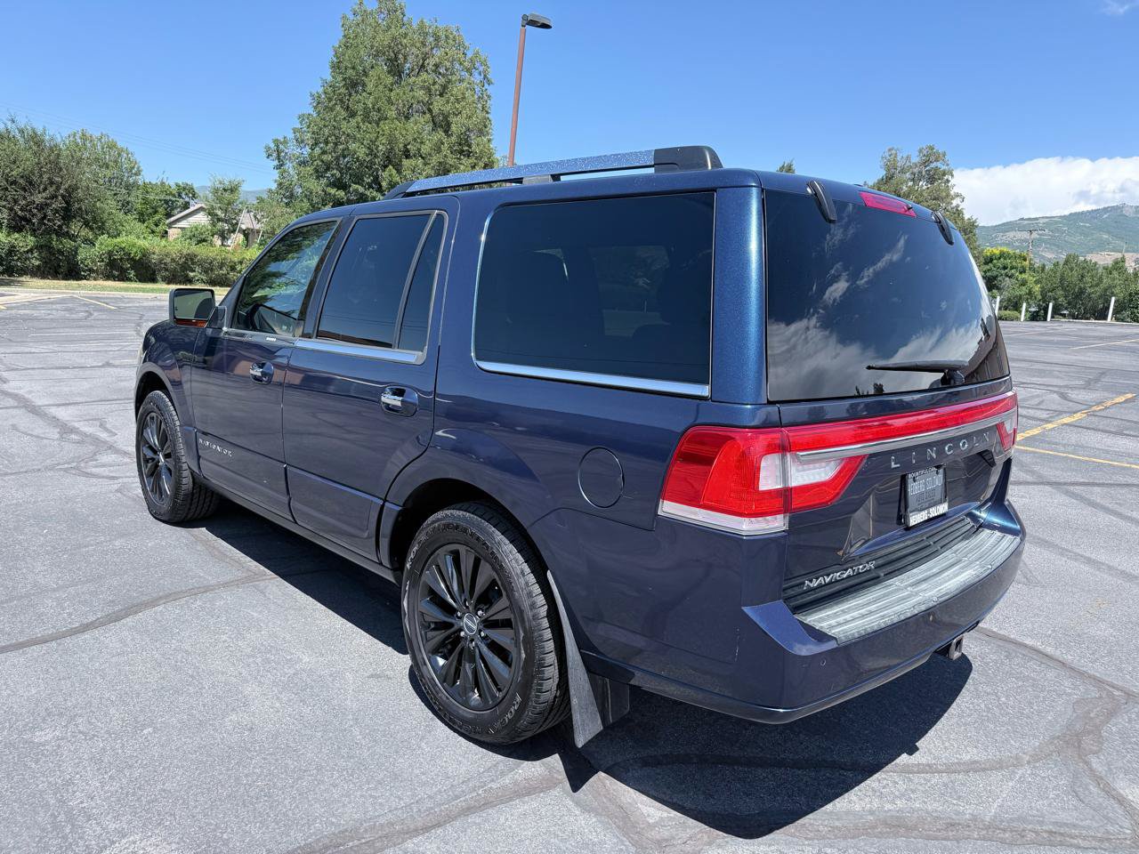 Used 2015 Lincoln Navigator 4WD image 3