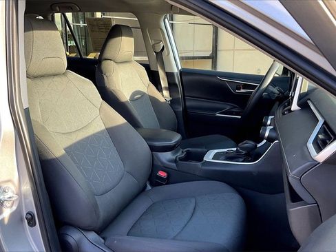 Used 2024 Toyota RAV4 XLE image 32