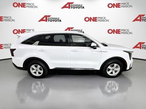 Used 2025 Kia Sorento LX FWD image 8