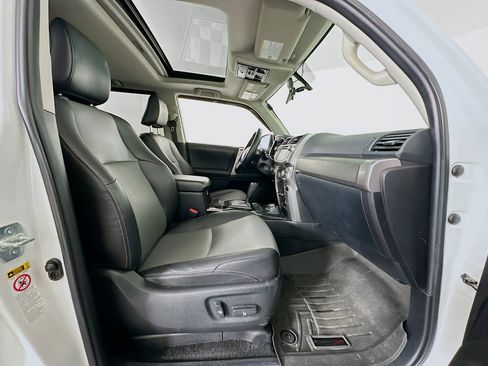 Used 2018 Toyota 4Runner SR5 Premium image 32