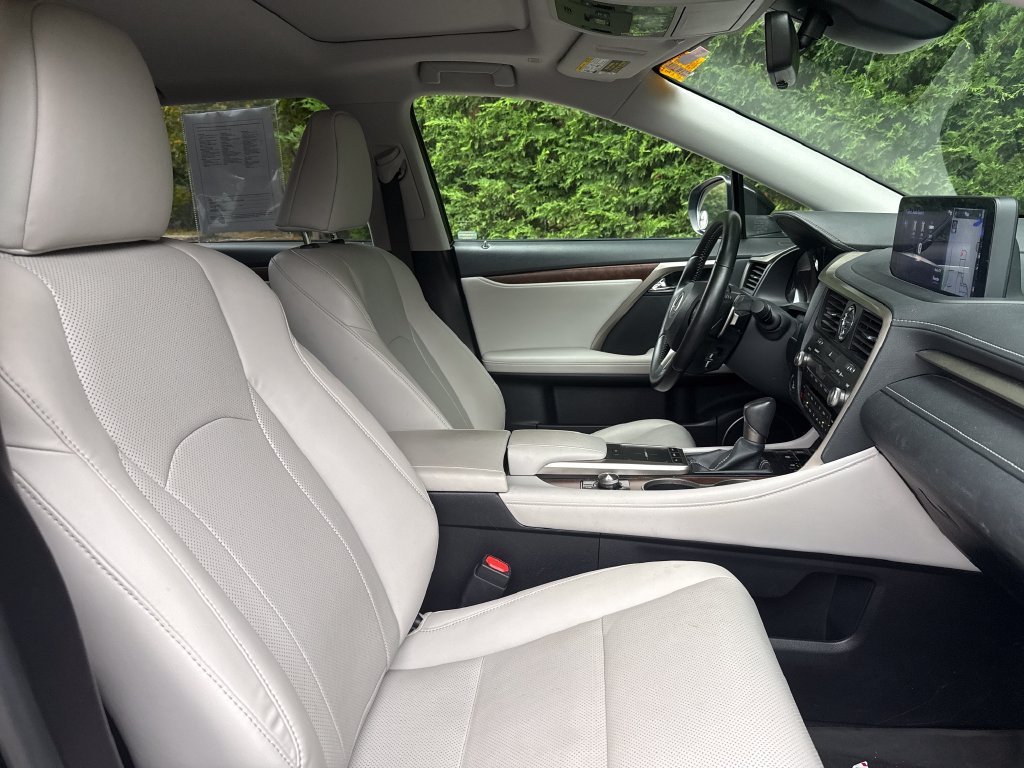 Used 2022 Lexus RX 350L Premium w/ Premium Package AWD/4WD image 16
