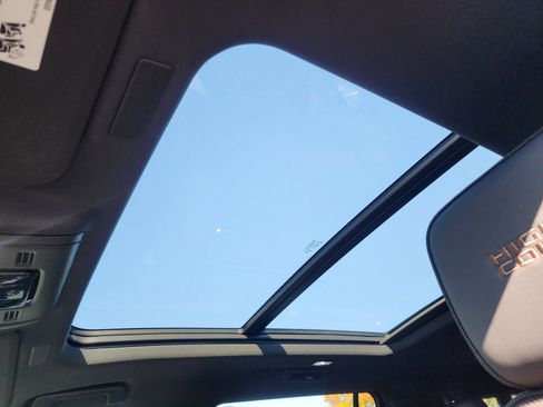 New 2026 Chevrolet Suburban High Country image 27