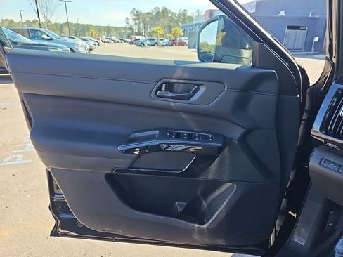 New 2026 Nissan Pathfinder SV image 34