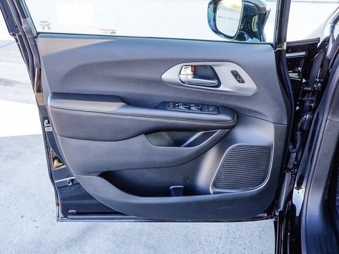 New 2027 Chrysler Pacifica Select FWD image 25