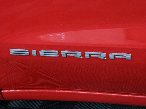 Used 2024 GMC Sierra 1500 SLE image 19