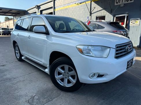 Used 2010 Toyota Highlander SE image 1