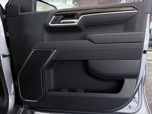 Used 2025 GMC Sierra 1500 Elevation image 35