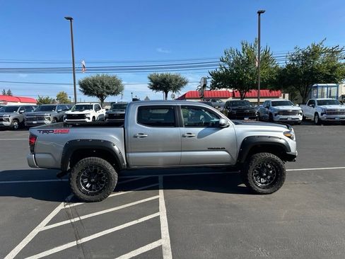 Used 2023 Toyota Tacoma TRD Off-Road w/ Technology Package AWD/4WD image 5