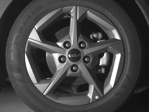 Used 2025 Kia K4 LXS image 13