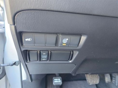 Used 2021 Nissan Armada SL w/ Captain's Chairs Package image 19