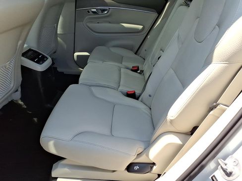 Used 2024 Volvo XC90 T8 Plus w/ Protection Package Premier AWD/4WD image 13