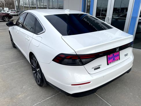 Used 2024 Honda Accord Touring image 2