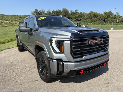 Used 2024 GMC Sierra 2500 AT4 w/ AT4 Preferred Package AWD/4WD image 7
