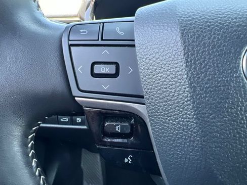 Used 2025 Toyota Camry SE w/ Convenience Package FWD image 22