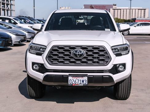 Certified 2022 Toyota Tacoma TRD Off-Road AWD/4WD image 2