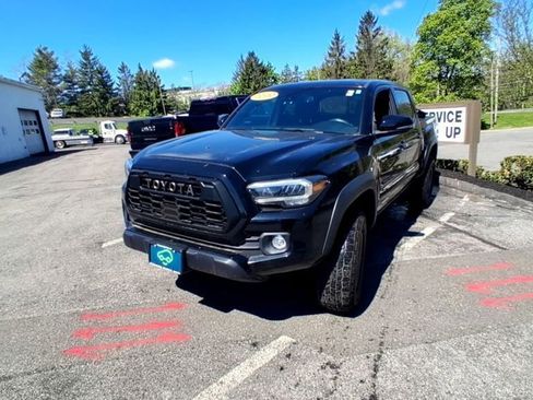 Used 2020 Toyota Tacoma TRD Off-Road w/ TRD Premium Off Road Package AWD/4WD image 9
