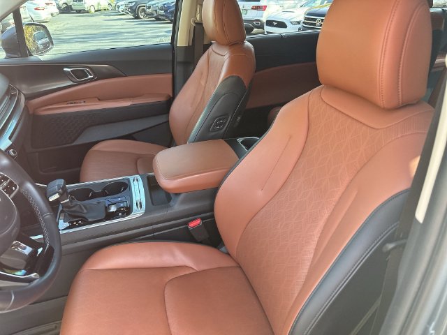 Used 2025 Kia Carnival SX w/ SX Dark Edition Package FWD image 21