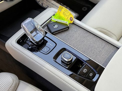 New 2026 Volvo XC90 B6 Ultra w/ Protection Package image 13