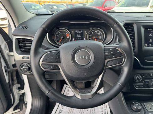 Used 2019 Jeep Cherokee Latitude Plus w/ Cold Weather Group image 12