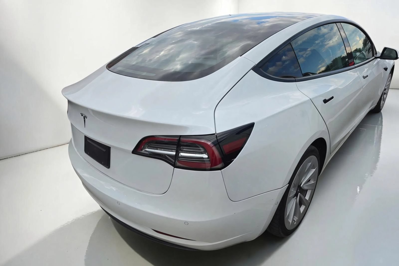 Used 2021 Tesla Model 3 Standard Range Plus RWD image 3