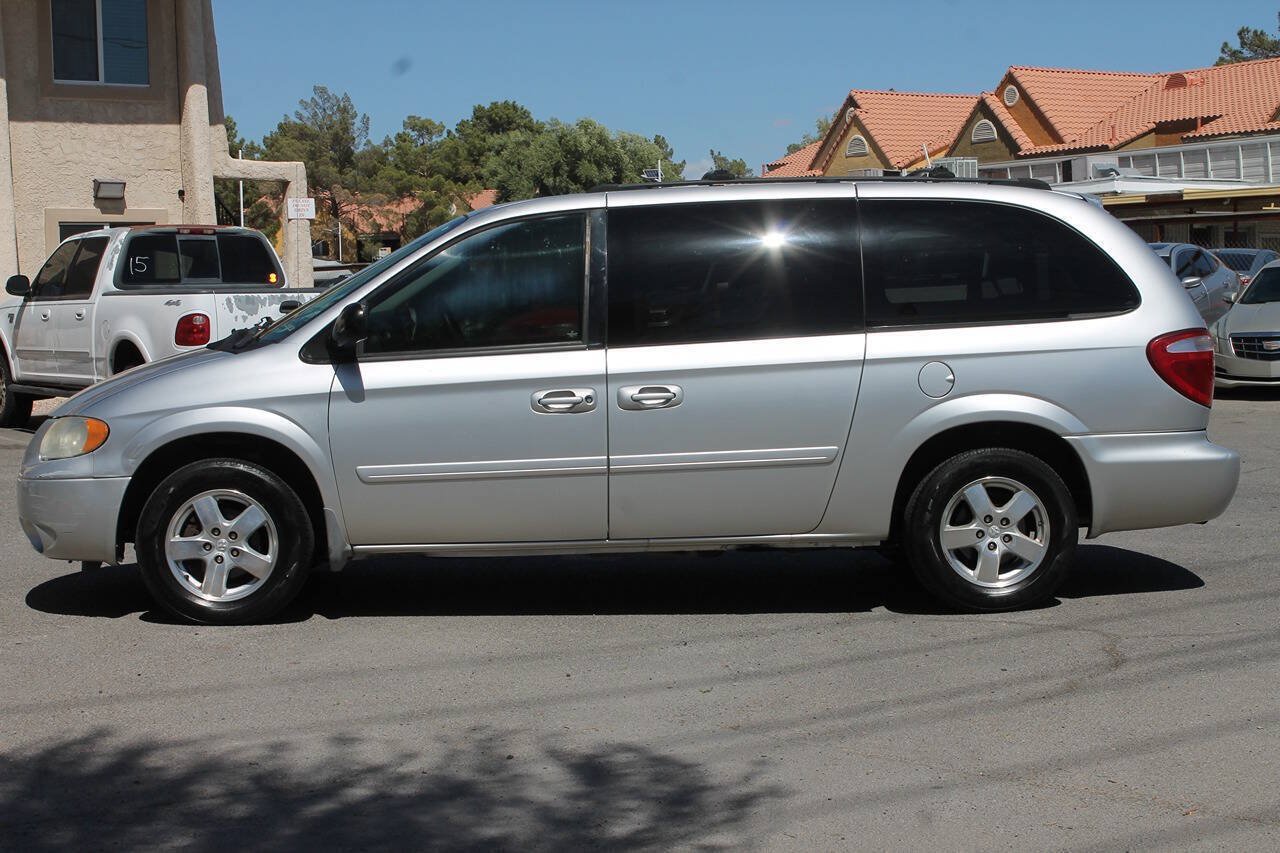 Used 2006 Dodge Grand Caravan SXT w/ Trailer Tow Prep Group FWD image 4