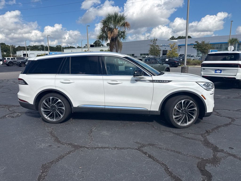Used 2021 Lincoln Aviator Reserve w/ Equipment Group 201A AWD/4WD image 2