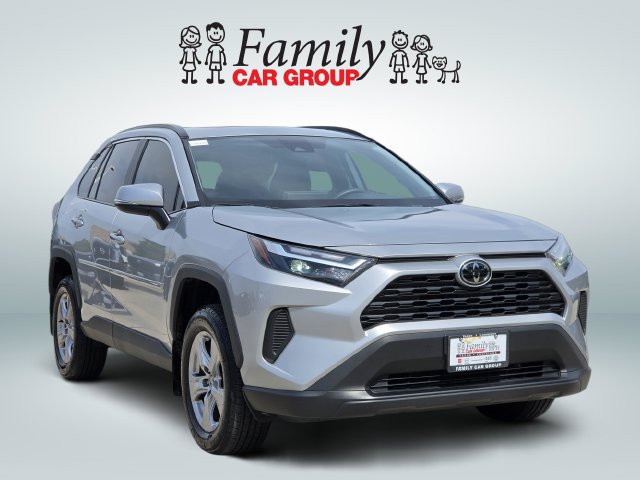 Used 2025 Toyota RAV4 XLE w/ Convenience Package FWD image 2