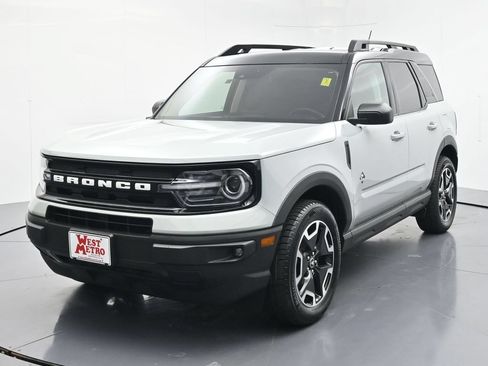 Used 2022 Ford Bronco Sport Outer Banks w/ Tech Package AWD/4WD image 3