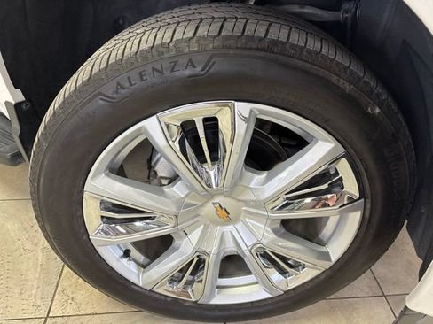 Used 2024 Chevrolet Silverado 1500 High Country w/ High Country Premium Package AWD/4WD image 4