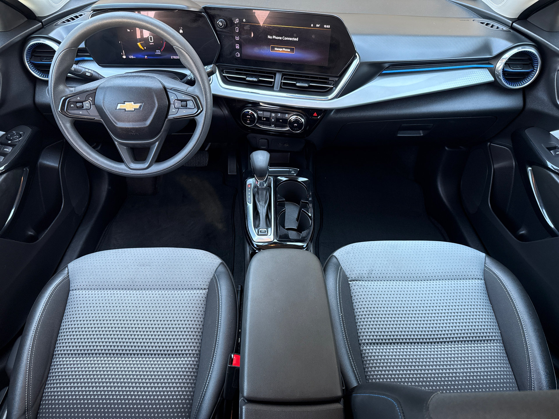 Used 2025 Chevrolet Trax LT FWD image 12