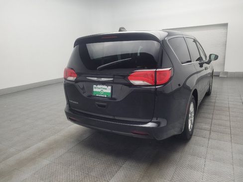 Used 2023 Chrysler Voyager LX FWD image 9