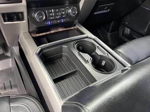 Used 2019 Ford F250 Lariat w/ Lariat Ultimate Package AWD/4WD image 32