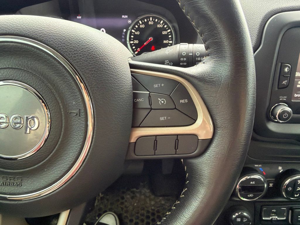 Used 2017 Jeep Renegade Trailhawk AWD/4WD image 25