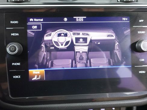 Used 2022 Volkswagen Tiguan SE w/ Panoramic Sunroof Package image 16